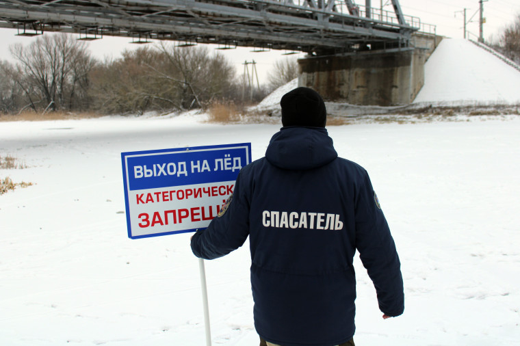 Неустойчивая мартовская погода, когда повышение температуры сменяется морозами, становится причиной гибели людей на водоемах..